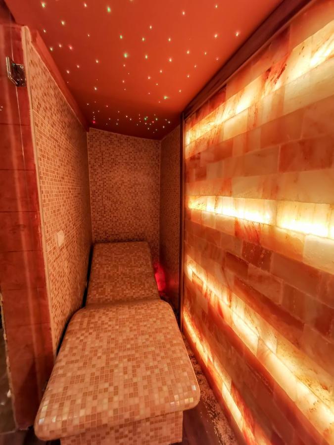 Ferienwohnung Spa Apartman Red Passion Belgrad Exterior foto