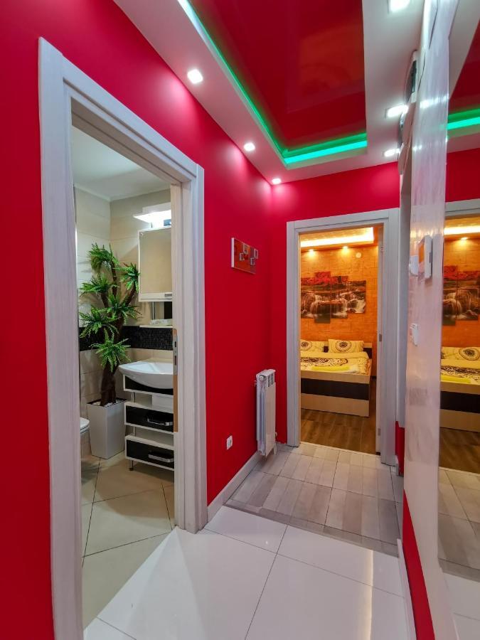 Ferienwohnung Spa Apartman Red Passion Belgrad Exterior foto