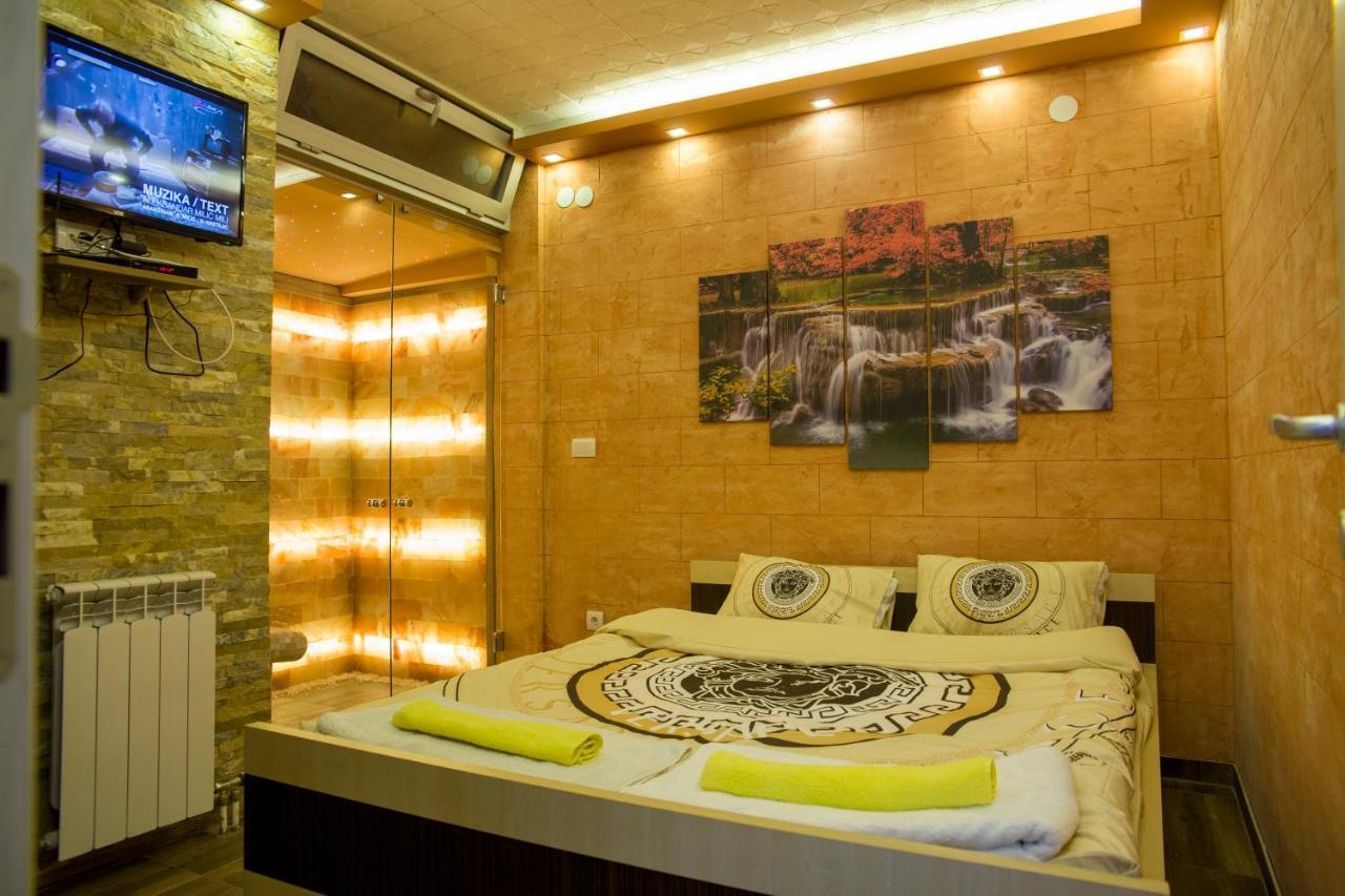 Ferienwohnung Spa Apartman Red Passion Belgrad Exterior foto