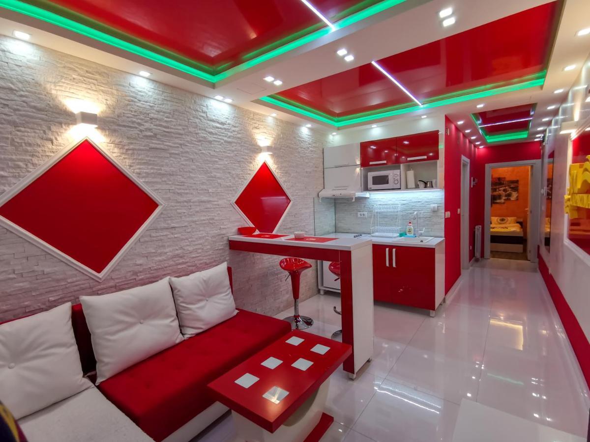 Ferienwohnung Spa Apartman Red Passion Belgrad Exterior foto