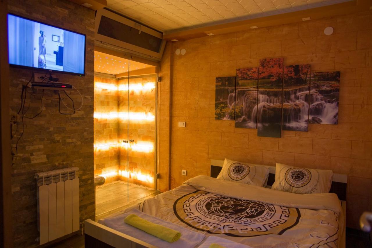 Ferienwohnung Spa Apartman Red Passion Belgrad Exterior foto