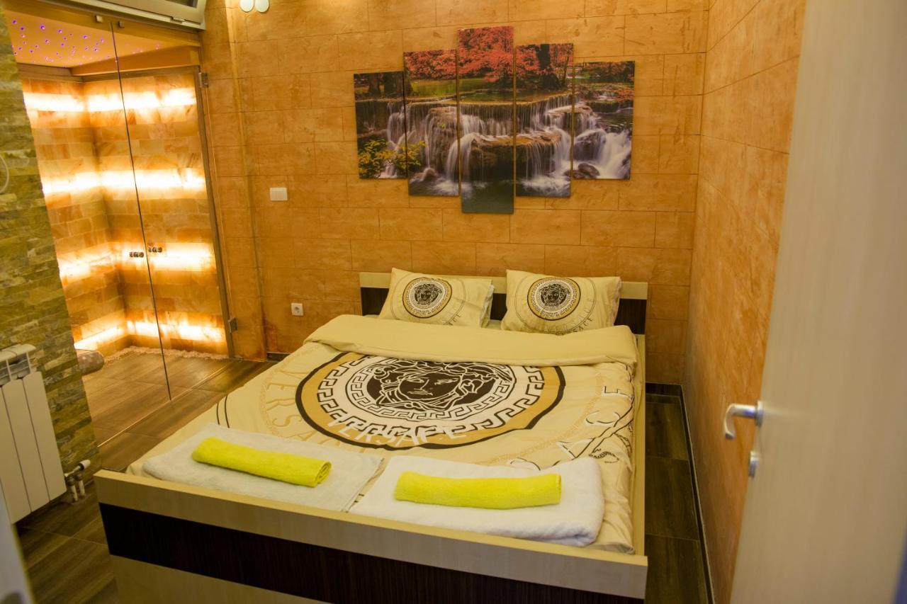 Ferienwohnung Spa Apartman Red Passion Belgrad Exterior foto