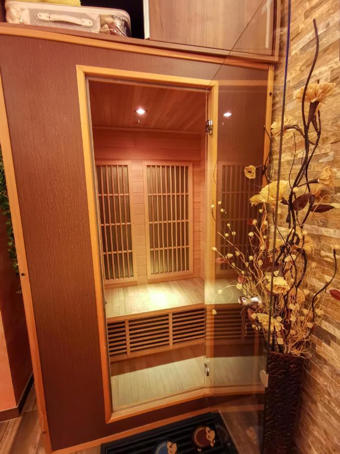 Ferienwohnung Spa Apartman Red Passion Belgrad Exterior foto
