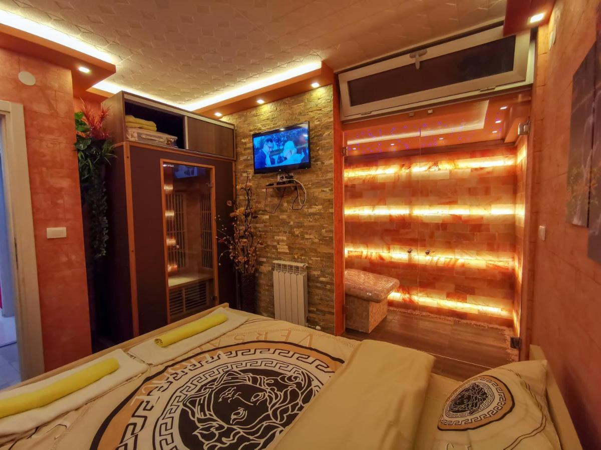 Ferienwohnung Spa Apartman Red Passion Belgrad Exterior foto